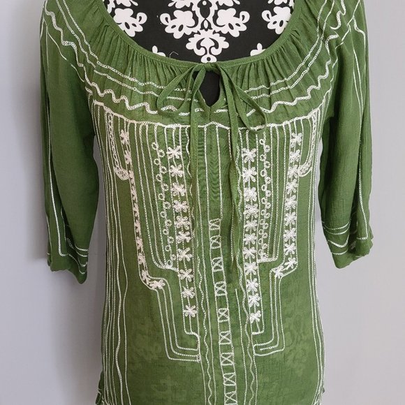 le chateau Green Embroidered Blouse, Size XXS - Picture 7 of 9